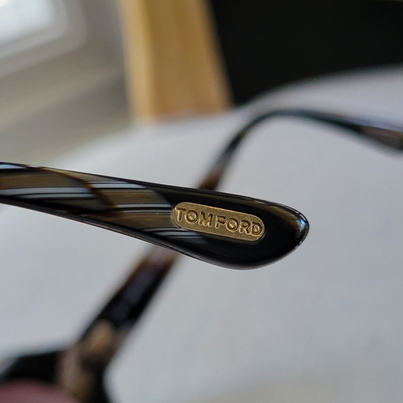 TOM FORD Camilla (unisex) sunglasses in tortoise and gold (2000s) collection - Picture 9 of 17